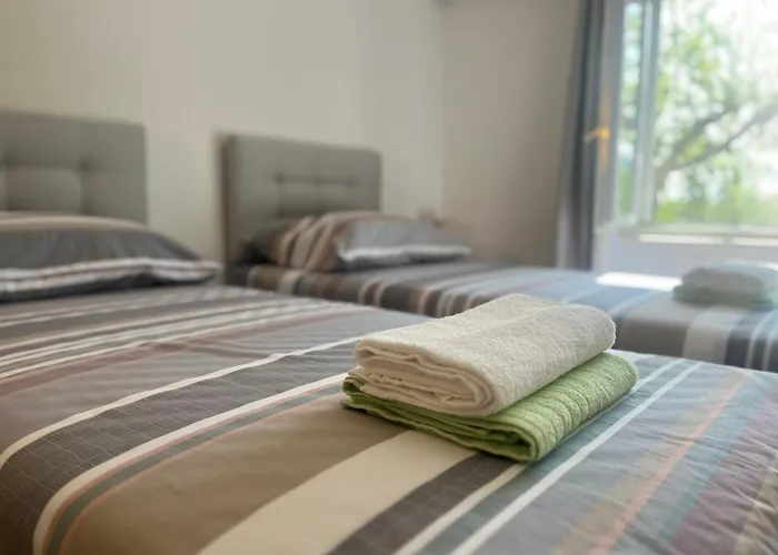 Disability-friendly With Free Parking דירה