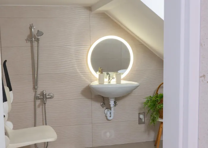 Disability-friendly With Free Parking דירה