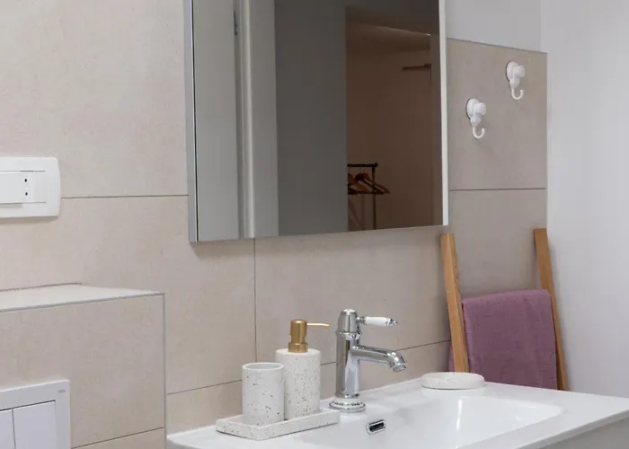 Disability-friendly With Free Parking 特罗吉尔